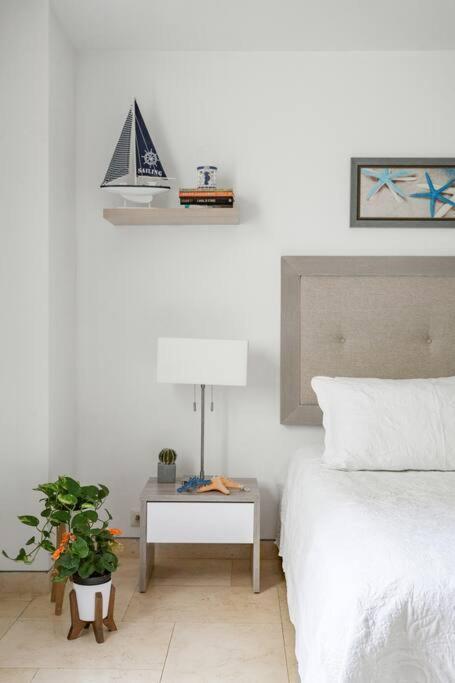 Location & Comfort In The Walled Apartamento