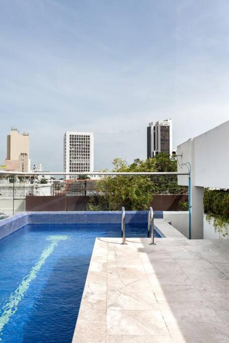 Location & Comfort In The Walled Apartamento