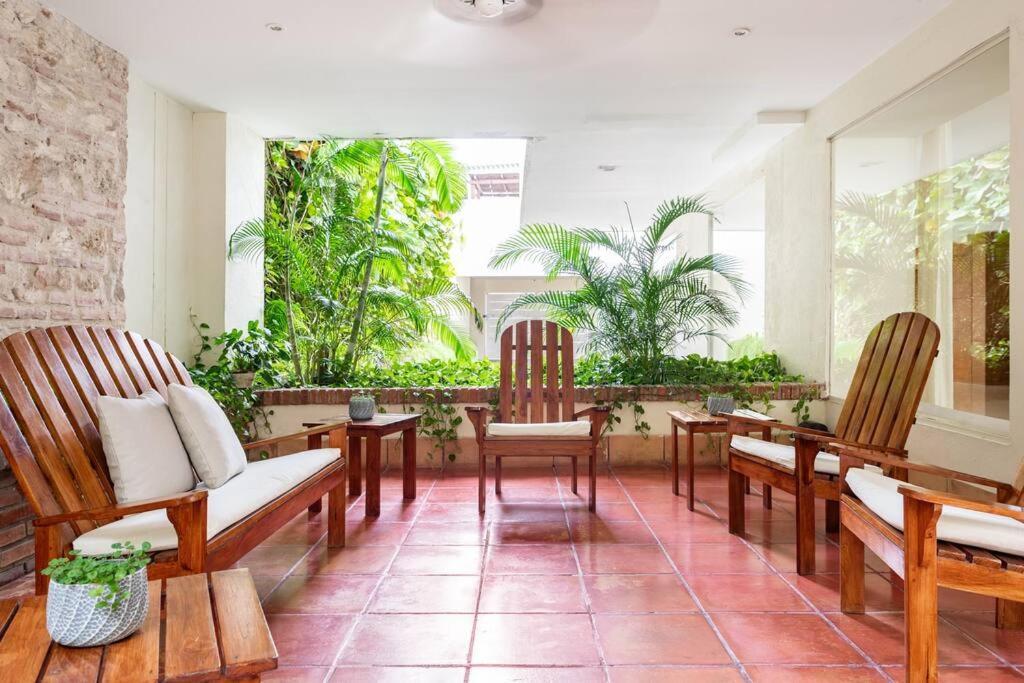 Location & Comfort In The Walled Apartamento *