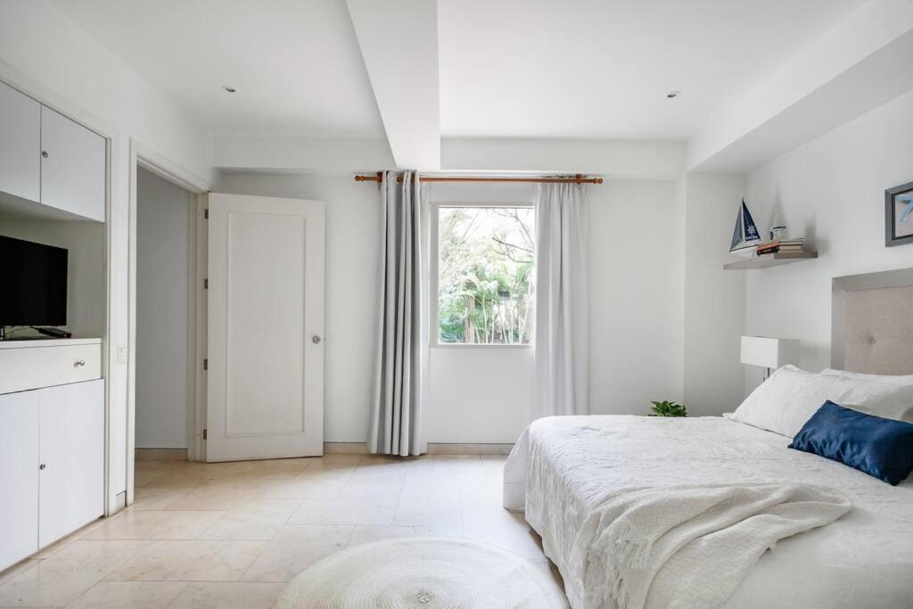 Location & Comfort In The Walled Apartamento
