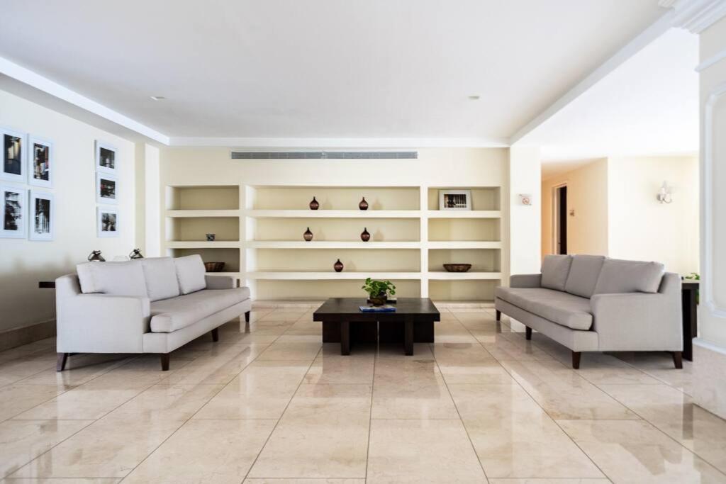 Location & Comfort In The Walled Apartamento